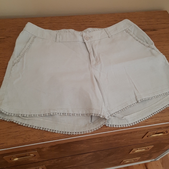 Ricki's Pants - Super cute linen rayon shorts